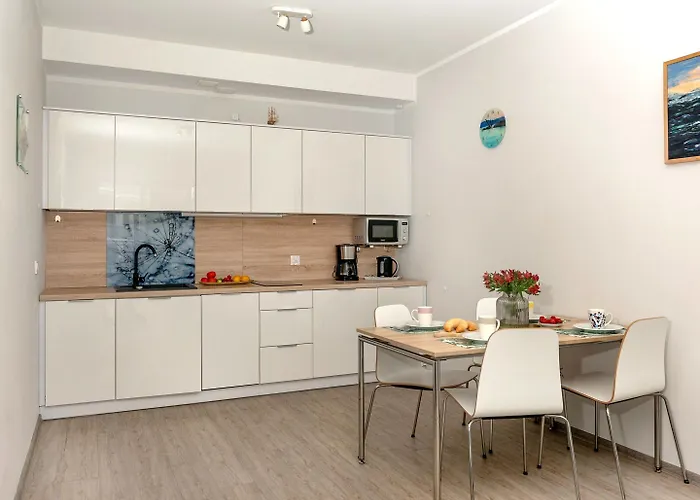 Апартаменты Right On The Beach, Поберово